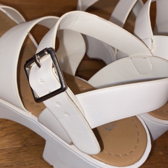 White platform sandals - Picture 4 of 5